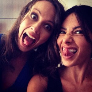 Amy Acker y Sarah Sahee durante la Comic Con de New York 2013